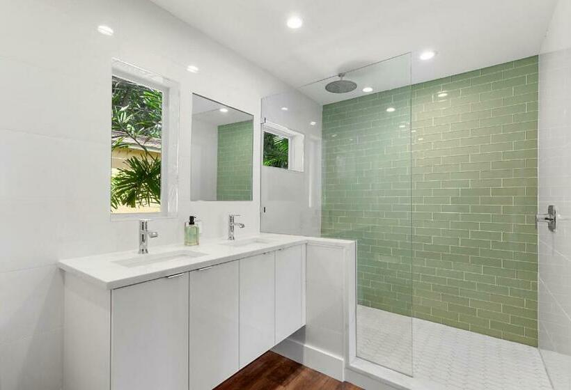 ‘cozy Palms Oasis’ W/ Patio: 4 Mi To St Pete Beach