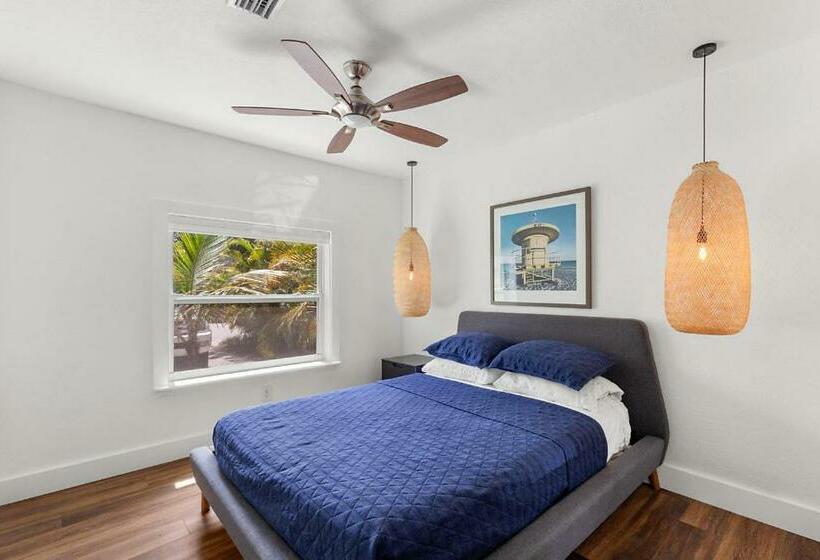 ‘cozy Palms Oasis’ W/ Patio: 4 Mi To St Pete Beach