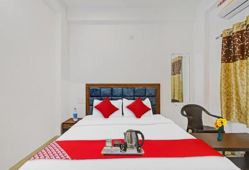 Flagship Hotel Padharo Saa