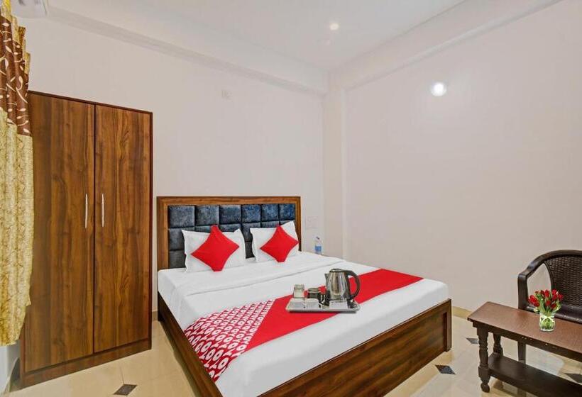 Flagship Hotel Padharo Saa