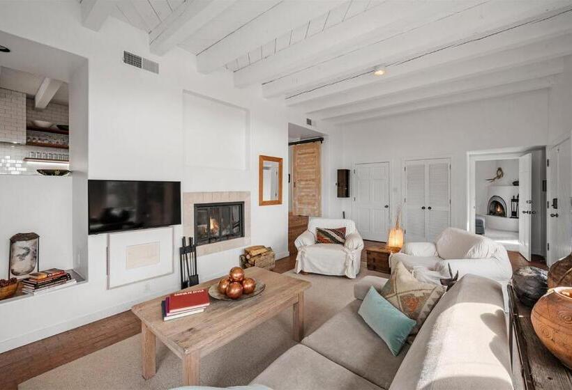 Jemez Fantastic Views, Community Pool