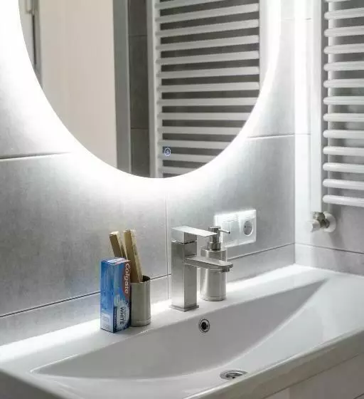 Rentwill Apartments Gold