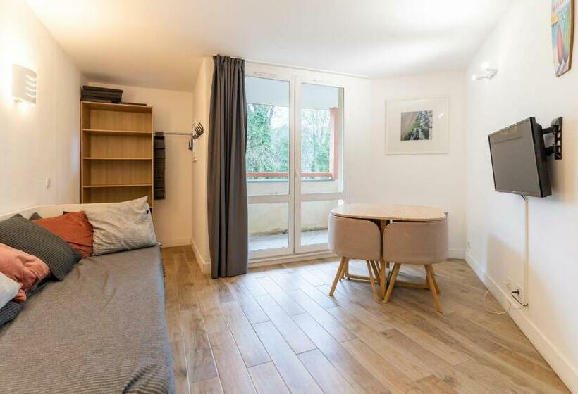 Flat For 5 People With Swimming Pool Tennis Court And Free Parking 227