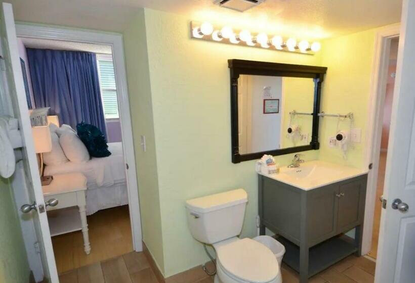 Sunrise Suites By To