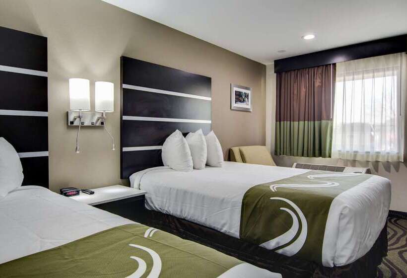 בית מלון כפרי Quality Inn & Suites Athens University Area