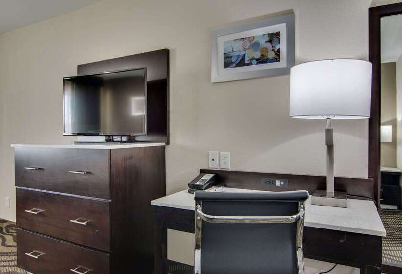 בית מלון כפרי Quality Inn & Suites Athens University Area