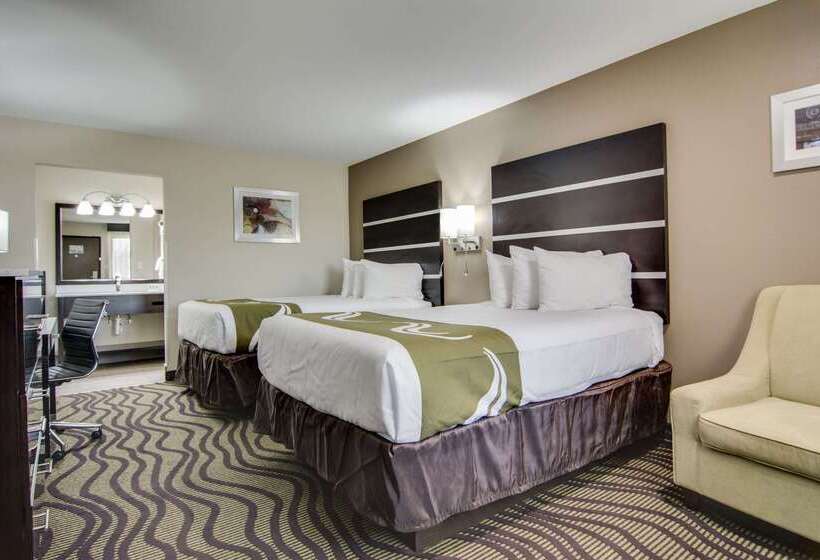 בית מלון כפרי Quality Inn & Suites Athens University Area