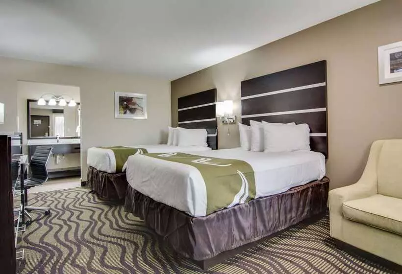 Hotel Quality Inn & Suites Athens University Area