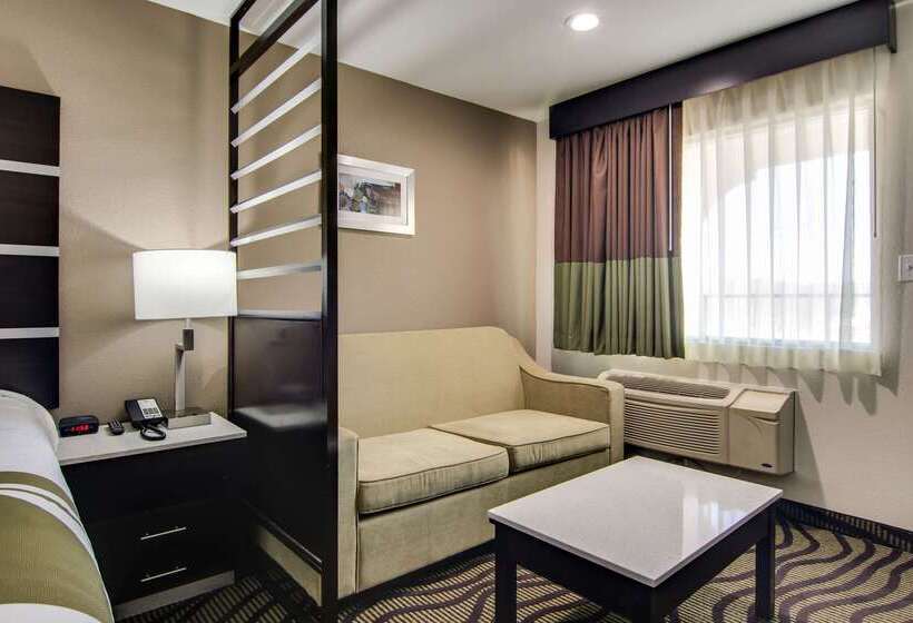 בית מלון כפרי Quality Inn & Suites Athens University Area