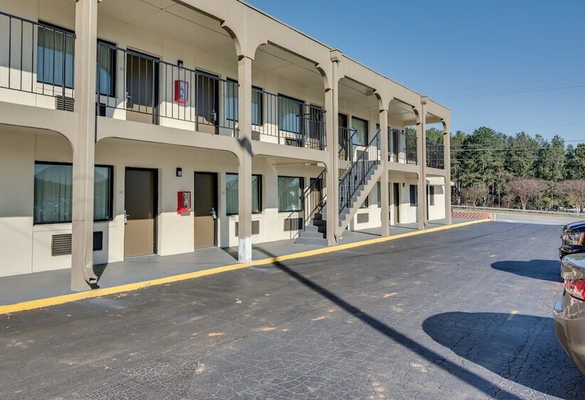 בית מלון כפרי Quality Inn & Suites Athens University Area