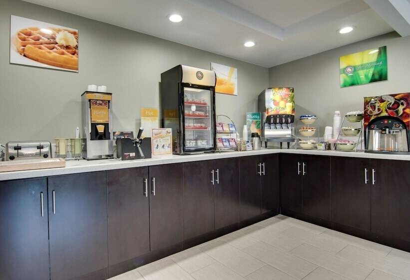 בית מלון כפרי Quality Inn & Suites Athens University Area