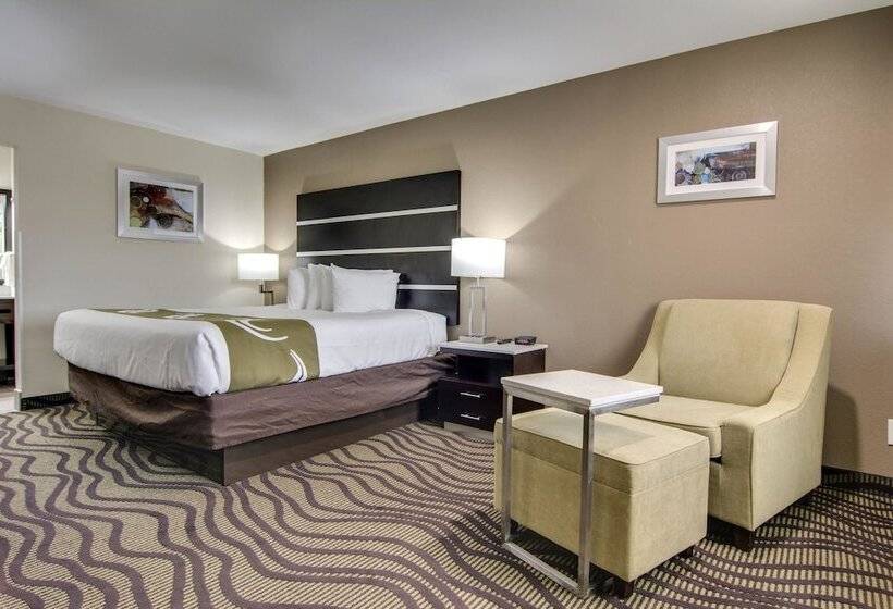 בית מלון כפרי Quality Inn & Suites Athens University Area