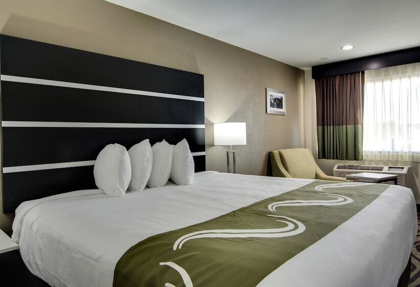 בית מלון כפרי Quality Inn & Suites Athens University Area