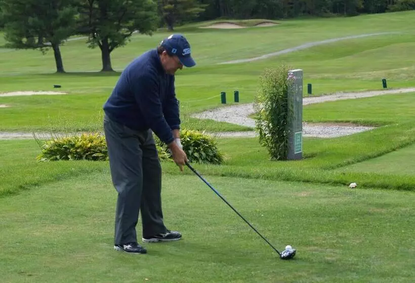 בית מלון כפרי Wilson Lake Inn