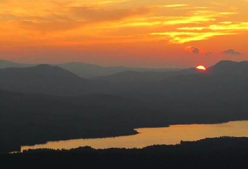 בית מלון כפרי Wilson Lake Inn