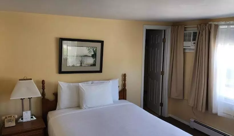 בית מלון כפרי Wilson Lake Inn