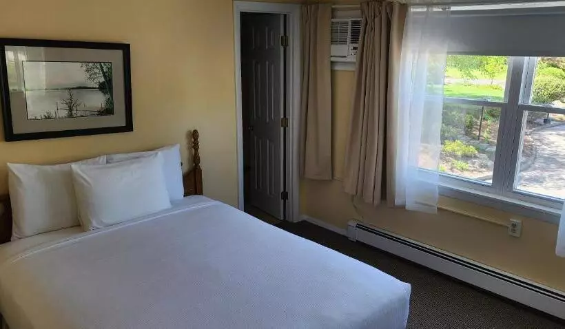 בית מלון כפרי Wilson Lake Inn