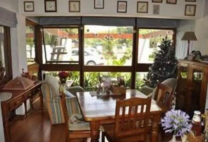 Пансион Crane S Nest Guest House At 212