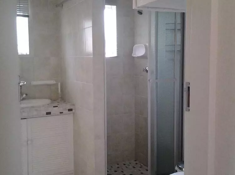 Пансион Crane S Nest Guest House At 212