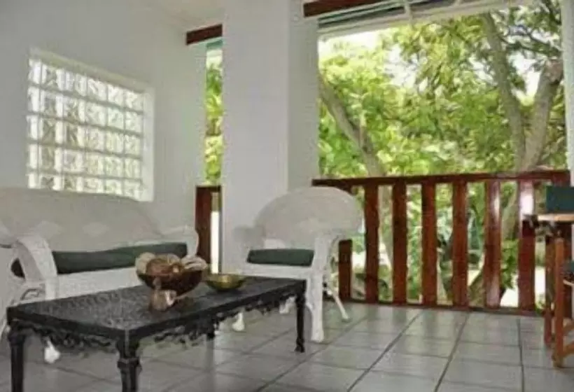 Пансион Crane S Nest Guest House At 212