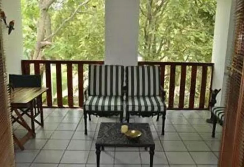 Пансион Crane S Nest Guest House At 212