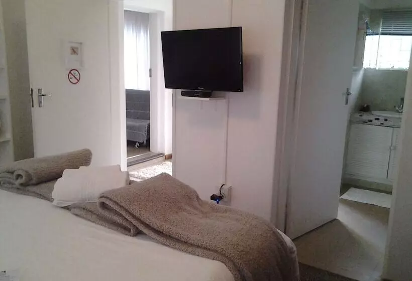 Пансион Crane S Nest Guest House At 212