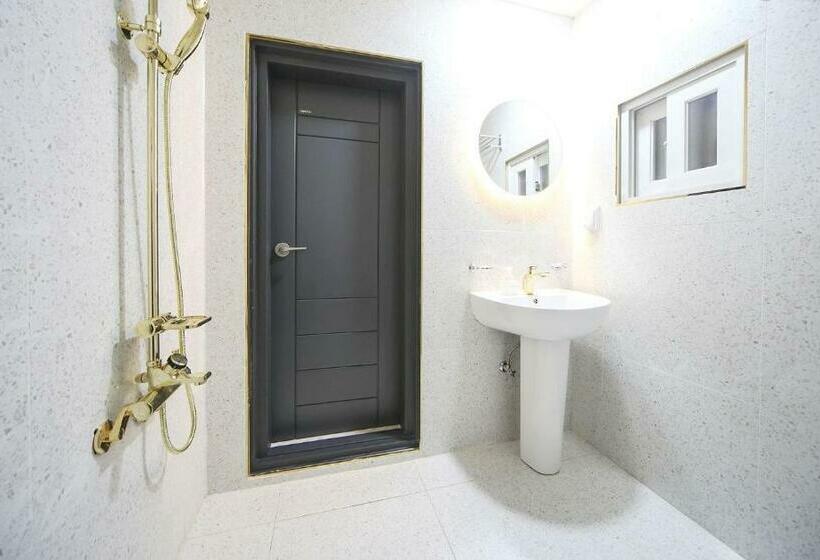 Hotel Masan First Class