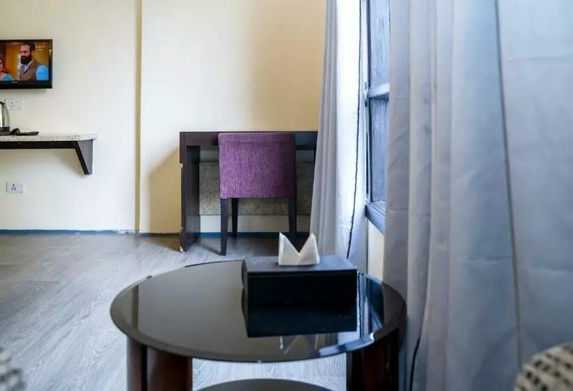 Hotelli Sharolyn Tara Palace