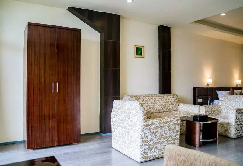 Hotelli Sharolyn Tara Palace