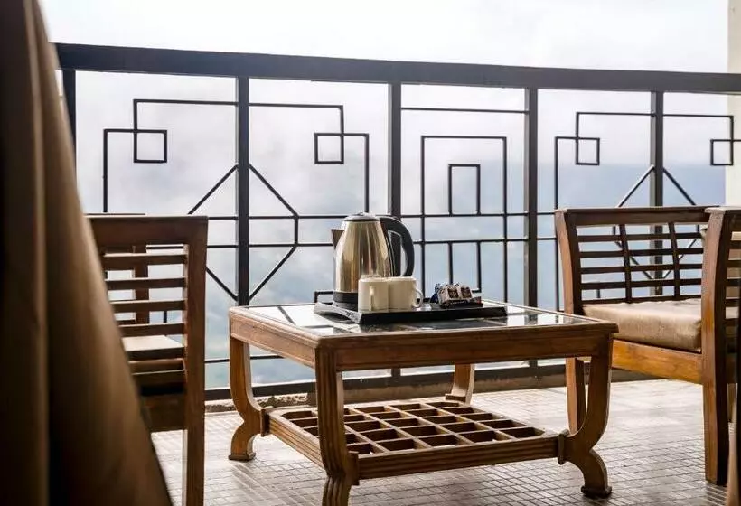 Hotelli Sharolyn Tara Palace