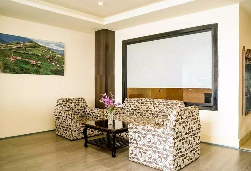 Hotelli Sharolyn Tara Palace