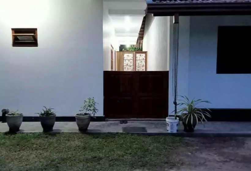 پانسیون Tavinya Resort