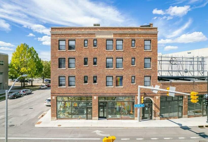 Beautiful 1 Bed Studio Apt Close To Hospitals!