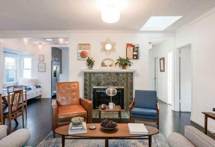 The Exquisite Venice Beach Bungalow With Garden