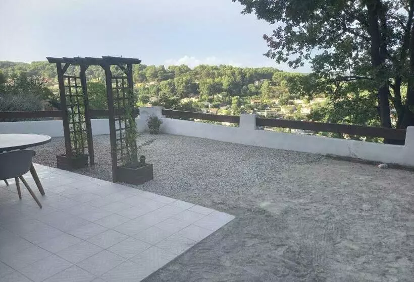 Vue Magnifique, Jardin Et Petit Cocon En Provence