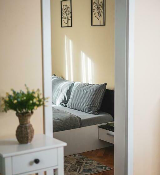 Central And Modern Apartment With Free Parking