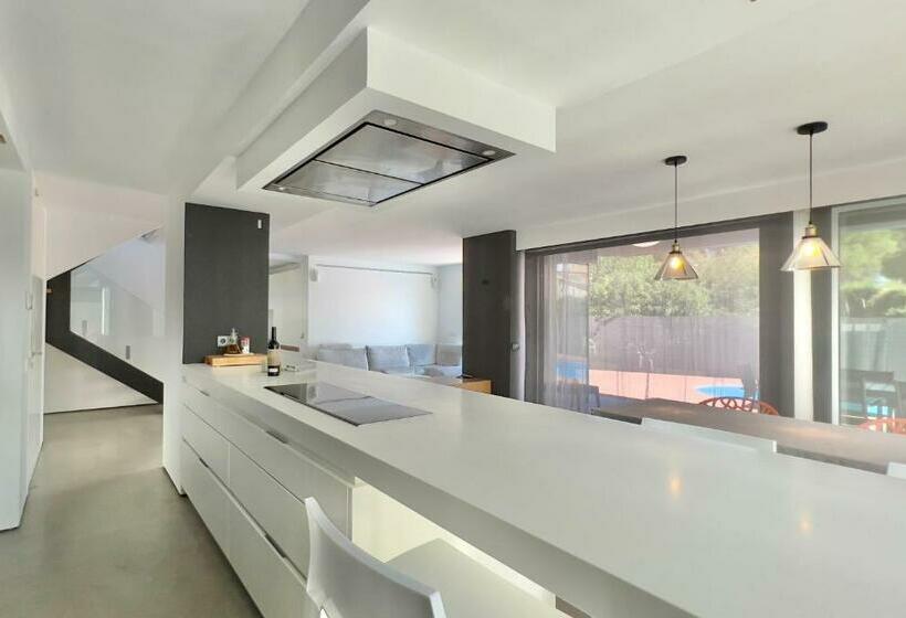 Els Pins    Casa Amb Piscina A Tocar De Banyoles