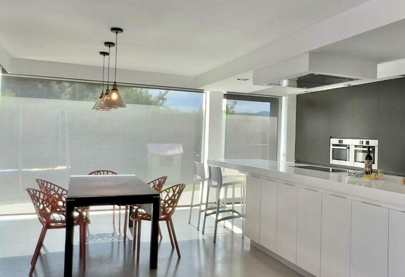 Els Pins    Casa Amb Piscina A Tocar De Banyoles