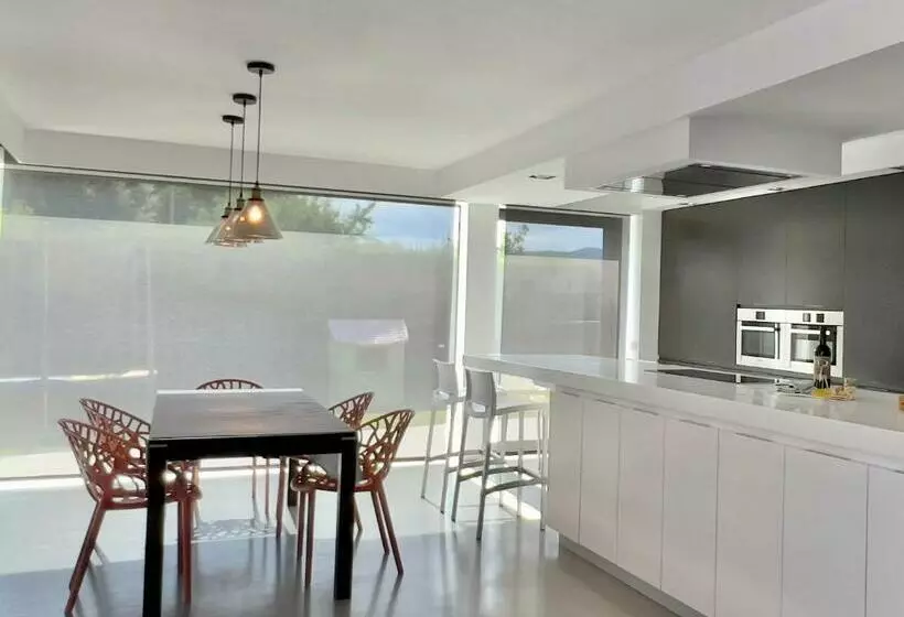 Els Pins    Casa Amb Piscina A Tocar De Banyoles