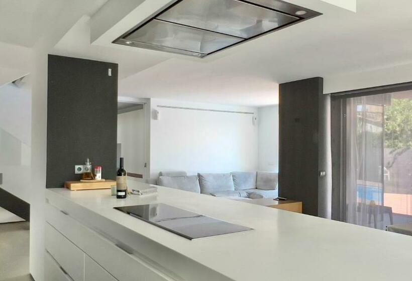 Els Pins    Casa Amb Piscina A Tocar De Banyoles