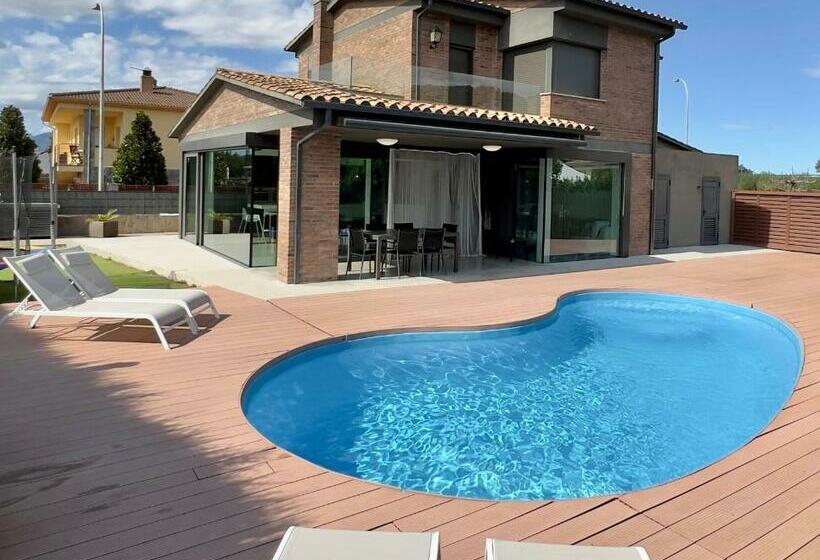 Els Pins    Casa Amb Piscina A Tocar De Banyoles