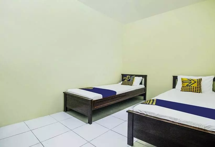 ホテル Spot On 91606 Nadin Guest House