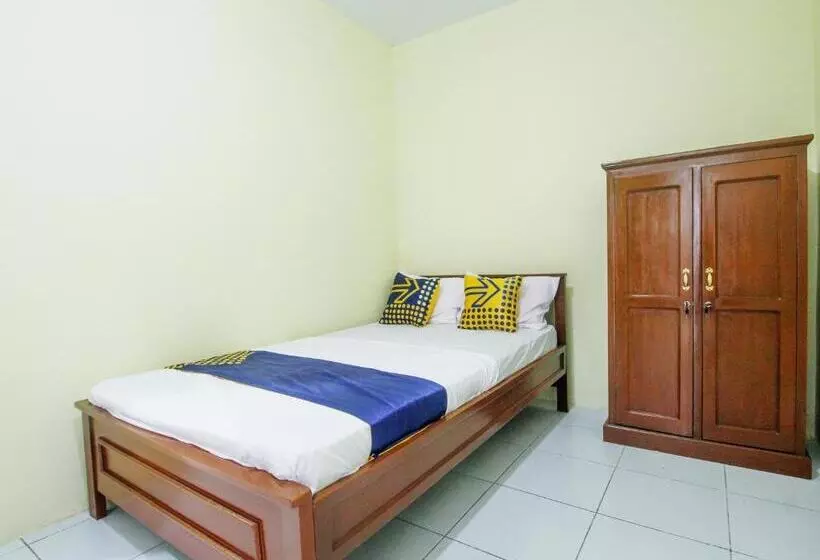 ホテル Spot On 91606 Nadin Guest House