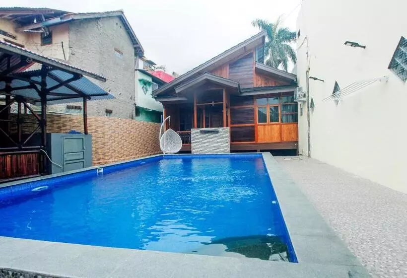 ホテル Spot On 91606 Nadin Guest House