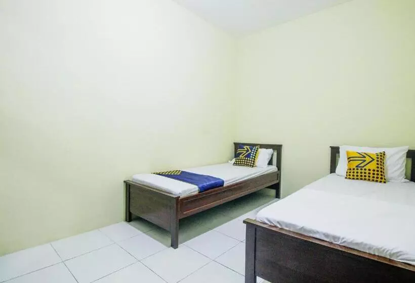 ホテル Spot On 91606 Nadin Guest House