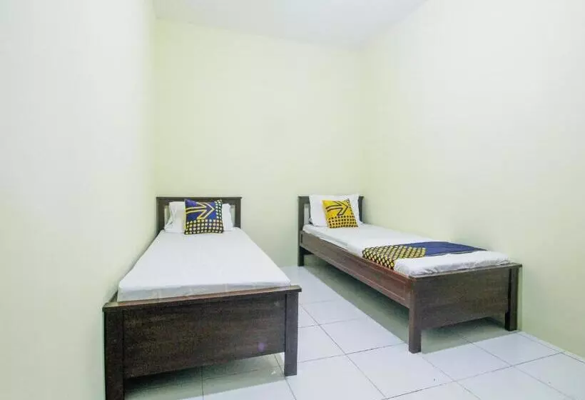 ホテル Spot On 91606 Nadin Guest House