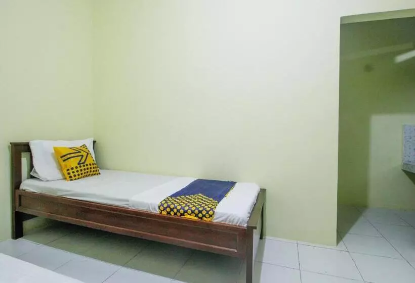 ホテル Spot On 91606 Nadin Guest House