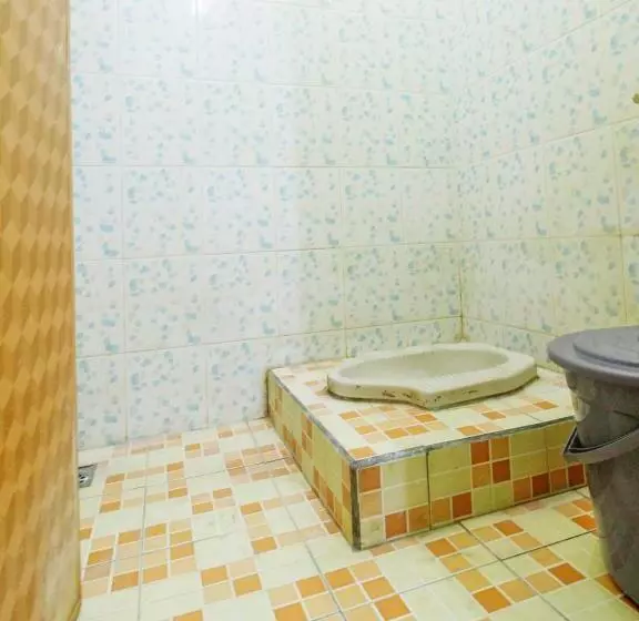 ホテル Spot On 91606 Nadin Guest House