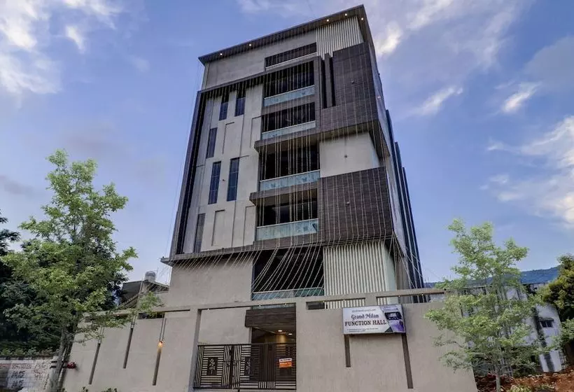 هتل Treebo Grand Milan