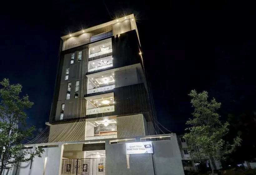 هتل Treebo Grand Milan